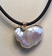 Large Pearl and Vine Pendant -SIDE-1